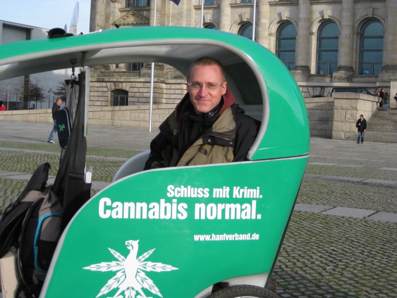 Georg Wurth im Bike-Taxi: Schluss mit Krimi. Cannabis normal.