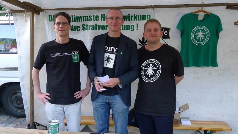 Hanfparade 2012, DHV-Infostand, DHV-Team: Denis Magnani, Georg Wurth, Maximilian Plenert, Foto von mark marker