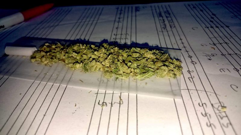 pur_cannabis_joint_unfertig