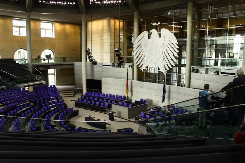 Foto des Plenarsaals im Bundestag.